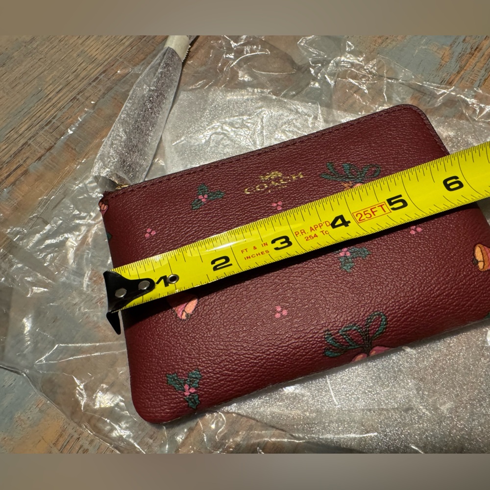 NWT Coach Wristlet Holiday Berries - Picture 10 of 16